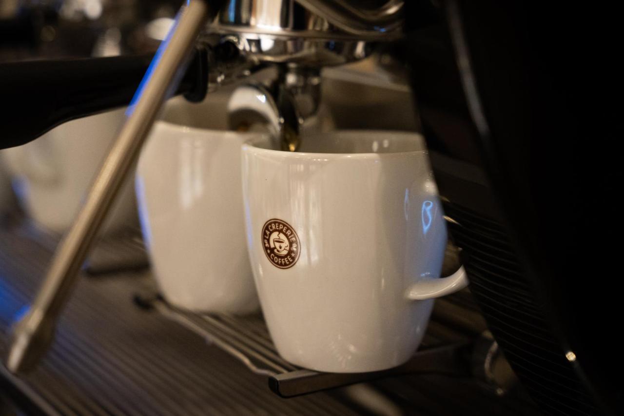 Caribe Deluxe Princess Punta Cana Esterno foto A coffee machine making espresso